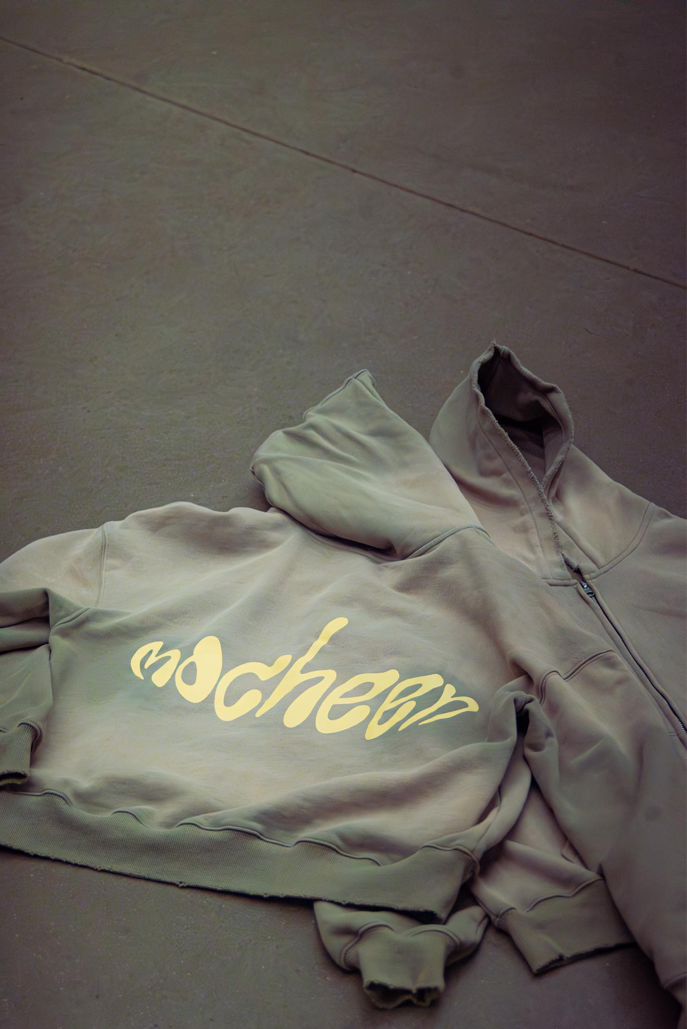 sun-faded zip up "ivory green"